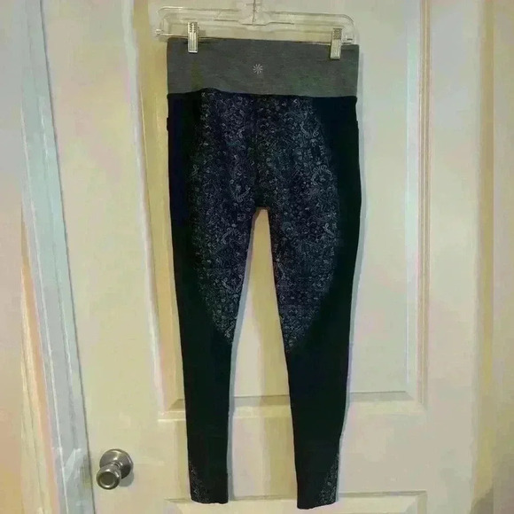Athleta High Rise Tapestry Chaturanga to Town Tight. Size Small. - Picture 4 of 7